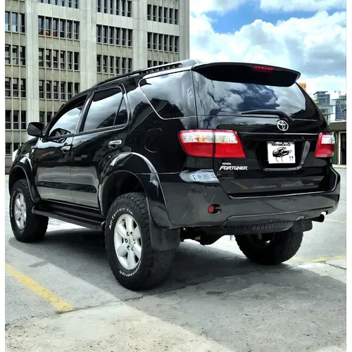 Toyota Fortuner SR 2010 Negro Caracas