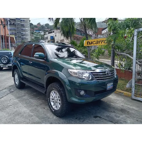 Toyota Fortuner SR 2013 Verde