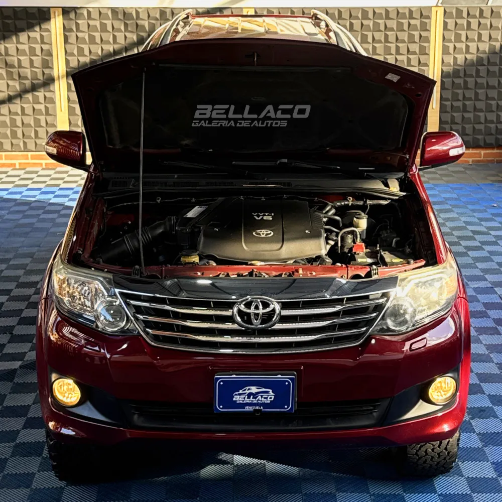 Toyota Fortuner SR 2013 Rojo Caracas