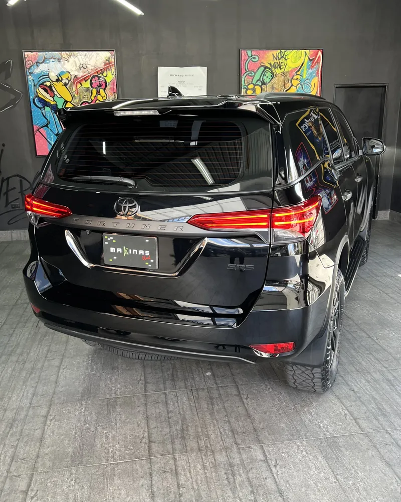 Toyota Fortuner SR5 2025 Negro Caracas