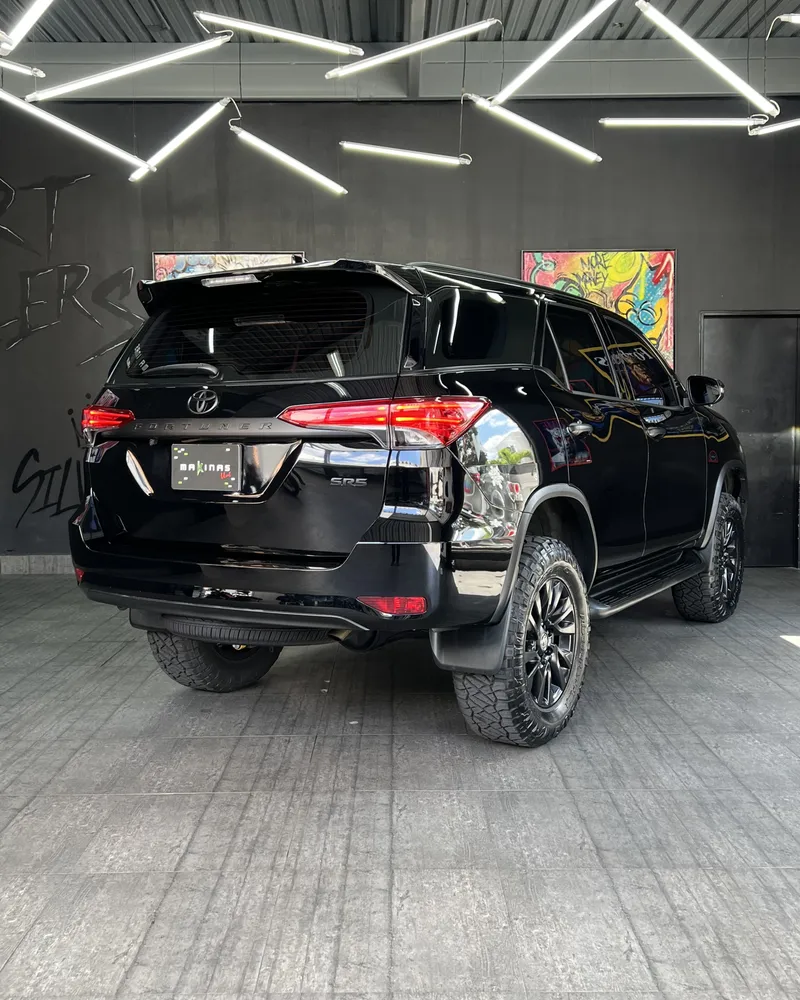Toyota Fortuner SR5 2025 Negro Caracas