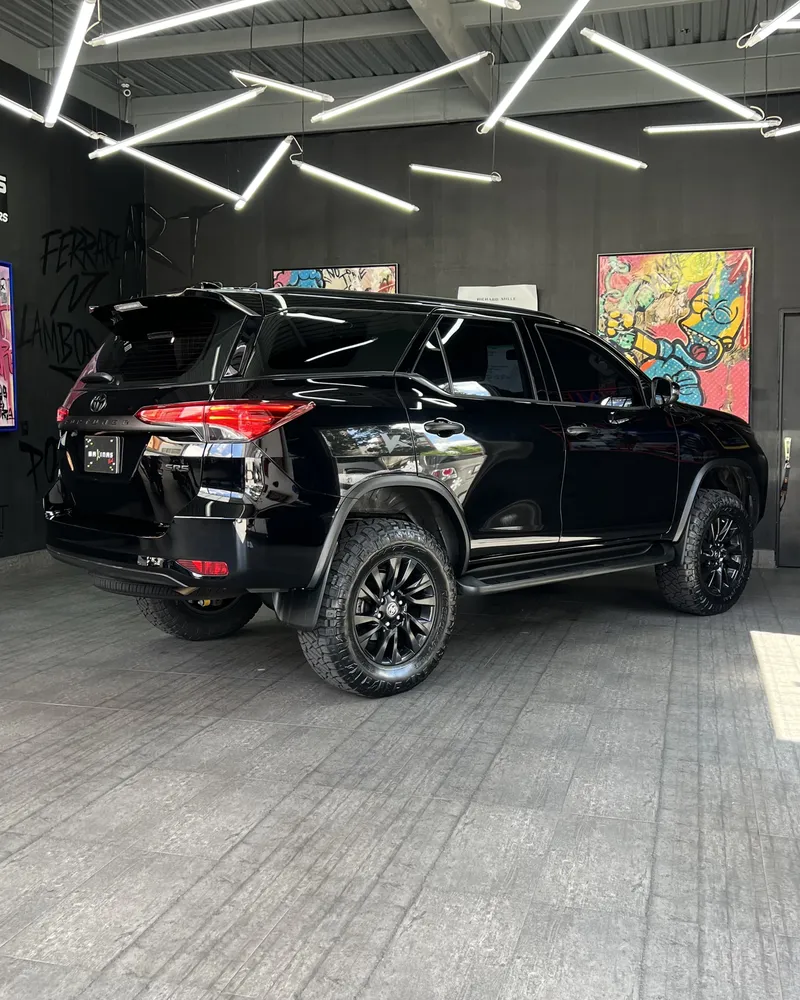 Toyota Fortuner SR5 2025 Negro Caracas