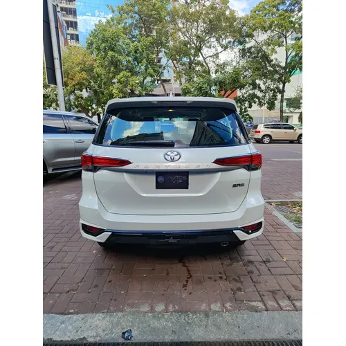 Toyota Fortuner SR5 2025 Blanco Caracas