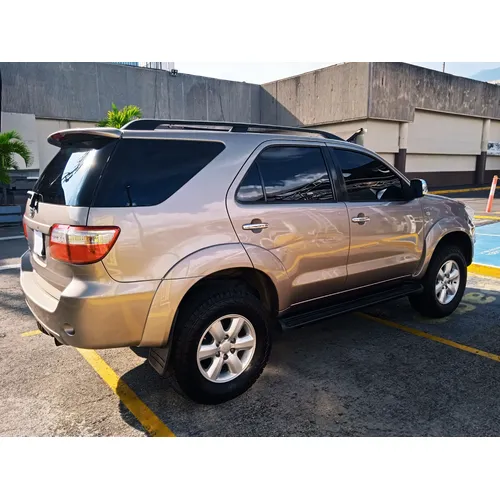 Toyota Fortuner SR5 2011 Dorado Caracas