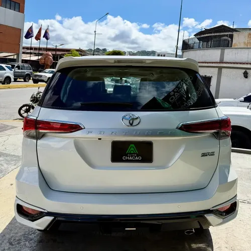 Toyota Fortuner SR5 2025 Blanco Caracas