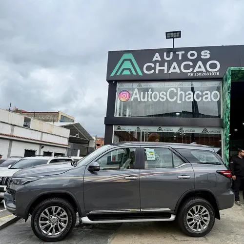 Toyota Fortuner SR5 2025 Gris Caracas
