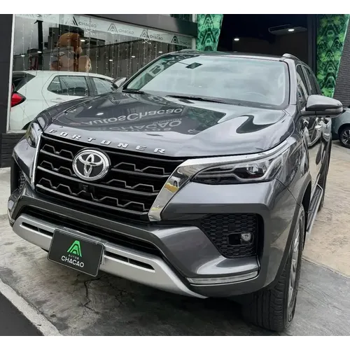 Toyota Fortuner SR5 2025 Gris Caracas
