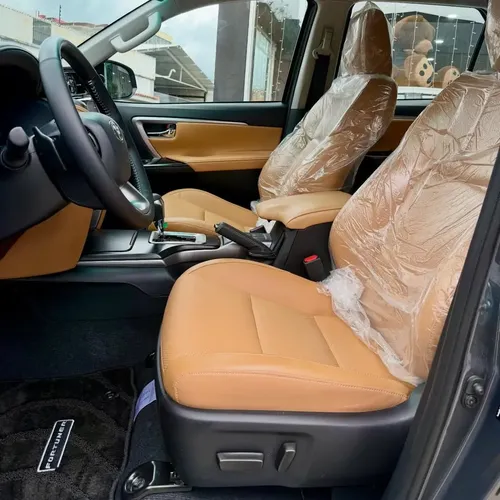 Toyota Fortuner SR5 2025 Gris Caracas