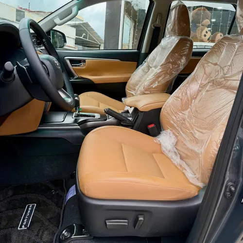 Toyota Fortuner SR5 2025 Gris Caracas