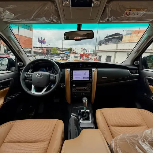 Toyota Fortuner SR5 2025 Gris Caracas