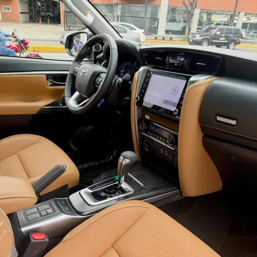 Toyota Fortuner SR5 2025 Gris Caracas