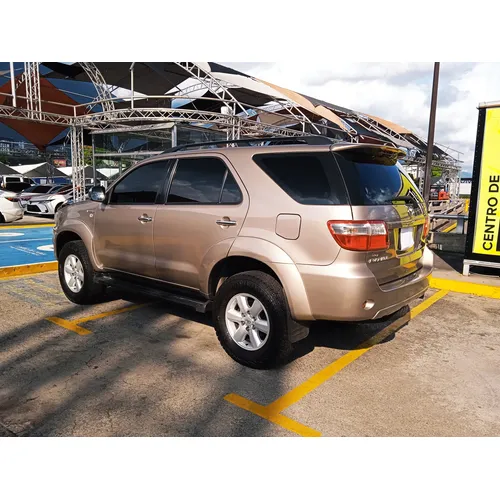 Toyota Fortuner SR5 2011 Dorado Caracas