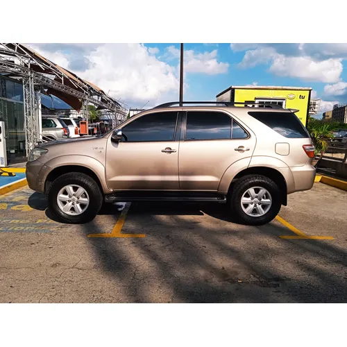 Toyota Fortuner SR5 2011 Dorado Caracas