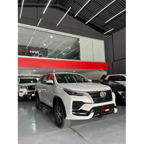 Toyota Fortuner SR5 2025 Blanco Caracas