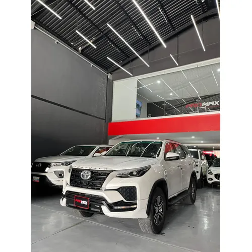 Toyota Fortuner SR5 2025 Blanco Caracas