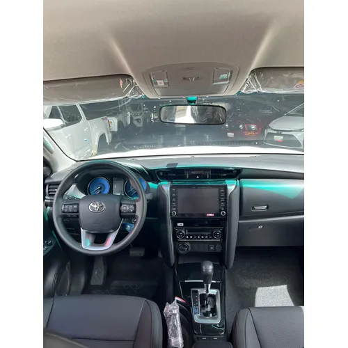 Toyota Fortuner SR5 2025 Blanco Caracas