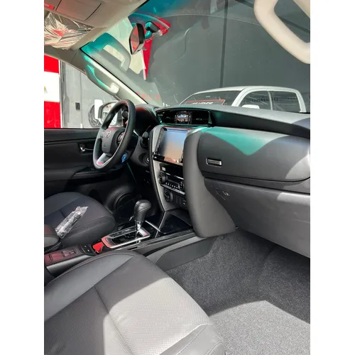 Toyota Fortuner SR5 2025 Blanco Caracas