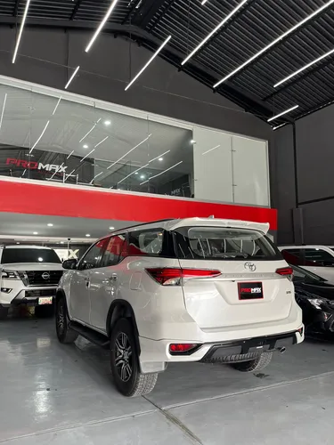 Toyota Fortuner SR5 2025 Blanco Caracas