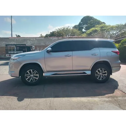 Toyota Fortuner SRX 2020 Plateado Guarenas
