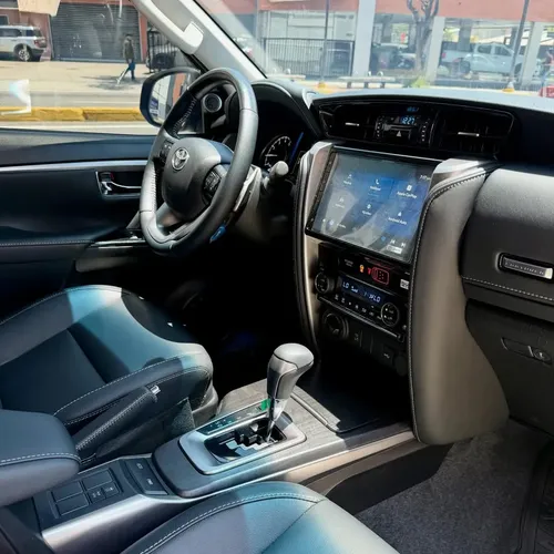Toyota Fortuner SW4 SRX 2026 Negro Caracas