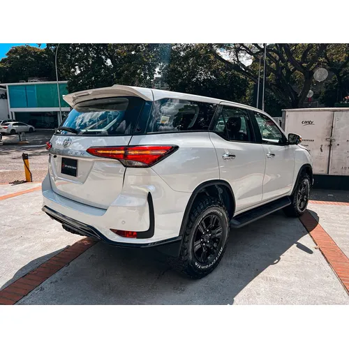 Toyota Fortuner SRX 2025 Blanco Caracas