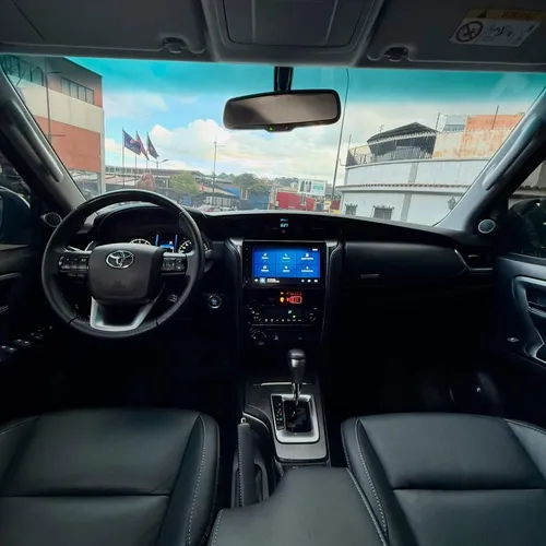 Toyota Fortuner SW4 SRX 2024 Plateado Caracas