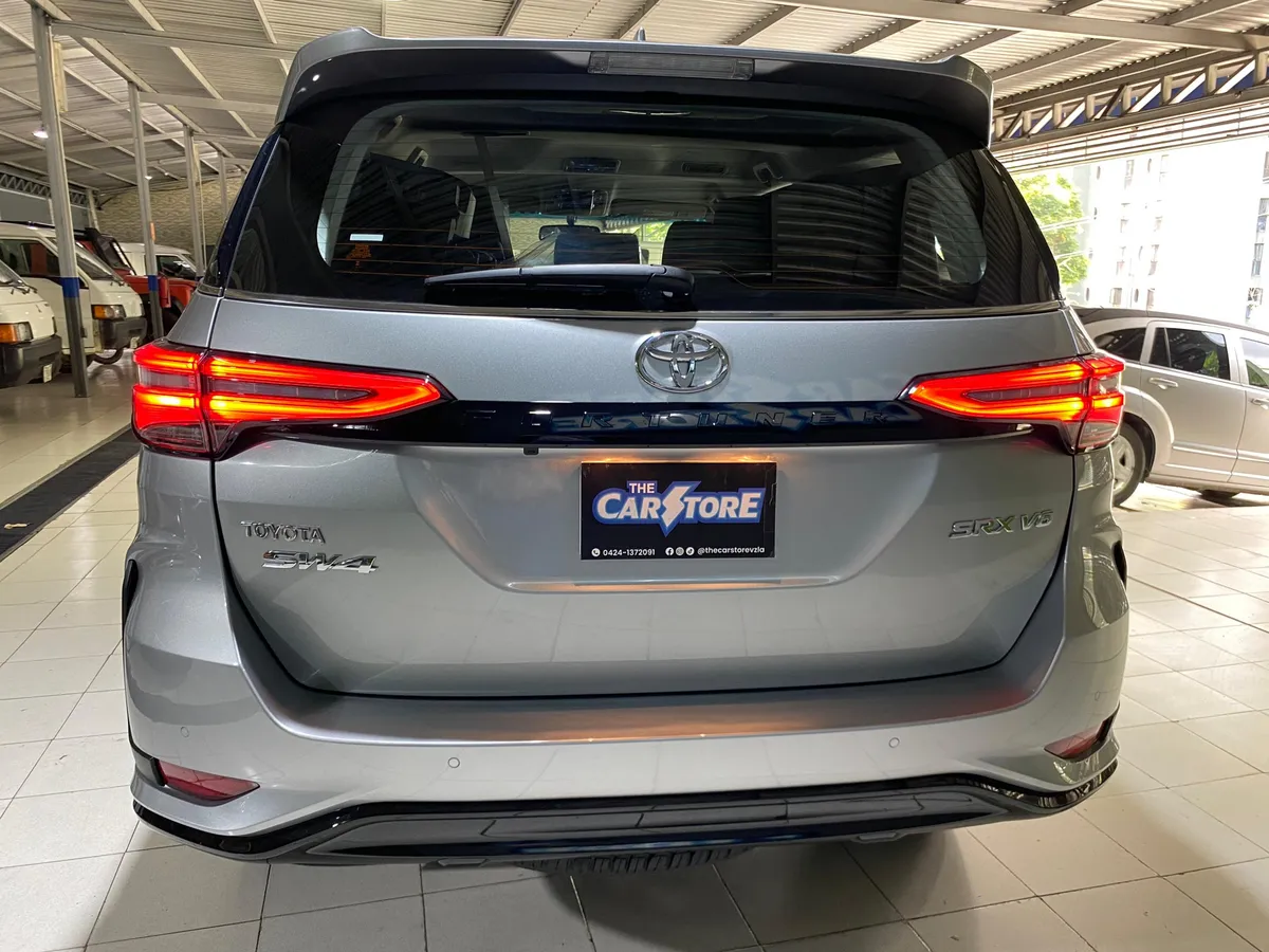 Toyota Fortuner SRX 2025 Plateado Caracas