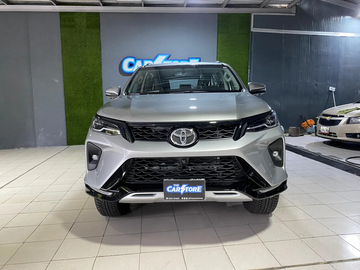 Toyota Fortuner SRX 2025 Plateado Caracas