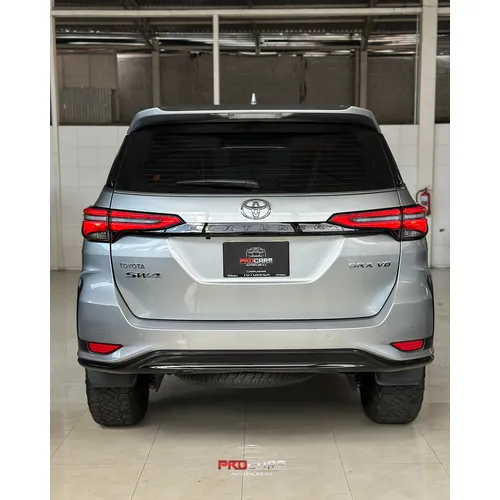 Toyota Fortuner SW4 2024 Plateado Caracas
