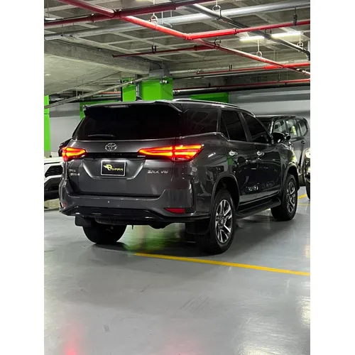 Toyota Fortuner SW4 2025 Gris Caracas
