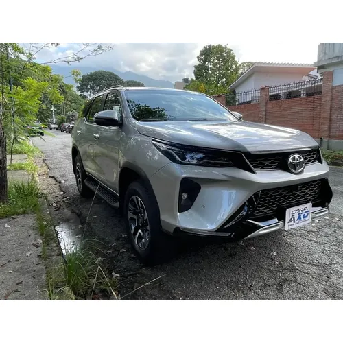 Toyota Fortuner SW4 2026 Plateado Caracas