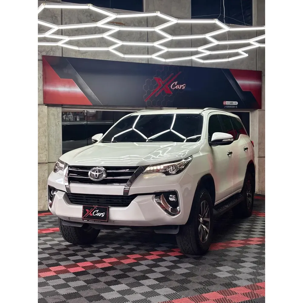 Toyota Fortuner SW4 2022 Blanco Caracas