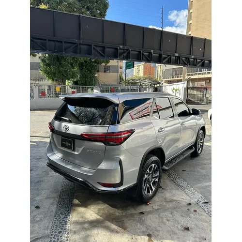 Toyota Fortuner SW4 2025 Plateado Caracas