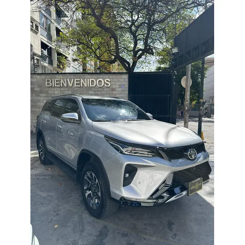 Toyota Fortuner SW4 2025 Plateado Caracas