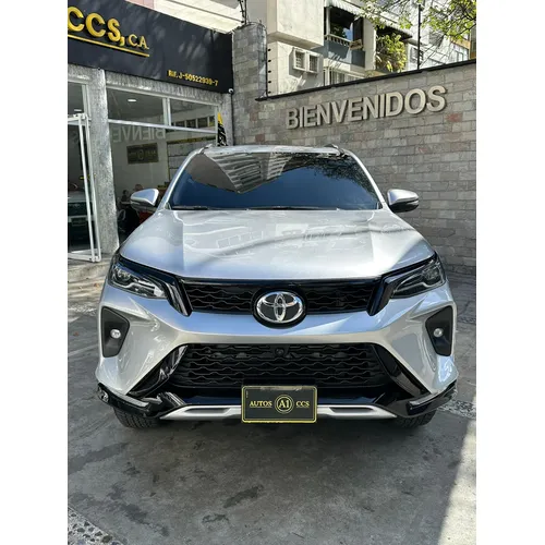 Toyota Fortuner SW4 2025 Plateado Caracas