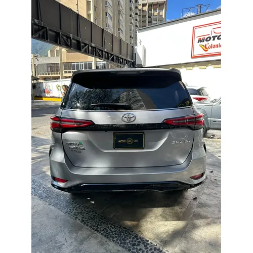 Toyota Fortuner SW4 2025 Plateado Caracas
