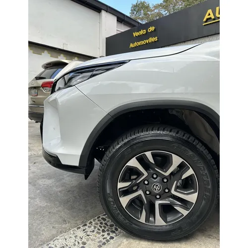 Toyota Fortuner SW4 2026 Blanco Caracas