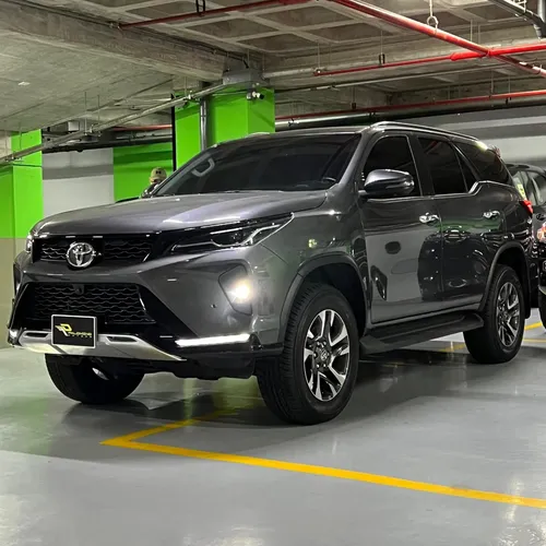 Toyota Fortuner SW4 2025 Gris Caracas