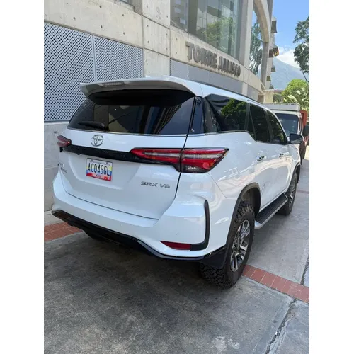 Toyota Fortuner SW4 2024 Blanco Caracas