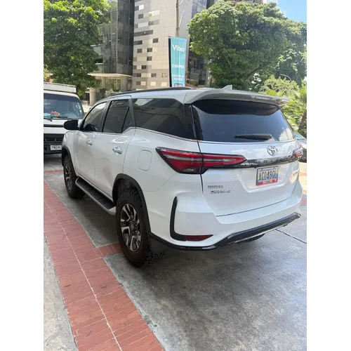 Toyota Fortuner SW4 2024 Blanco Caracas