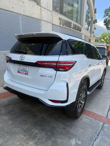 Toyota Fortuner SW4 2024 Blanco Caracas