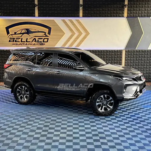 Toyota Fortuner SW4 2025 Gris Caracas