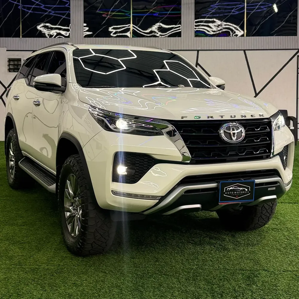 Toyota Fortuner SW4 2025 Gris Caracas