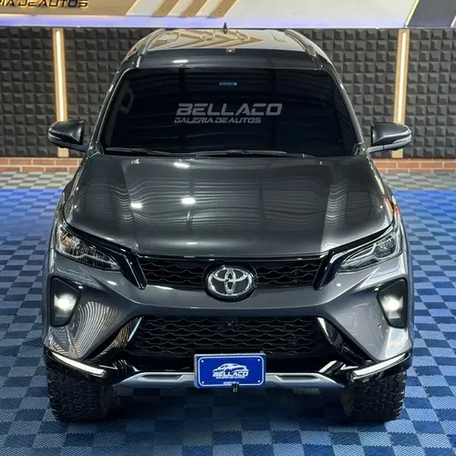 Toyota Fortuner SW4 2025 Gris Caracas