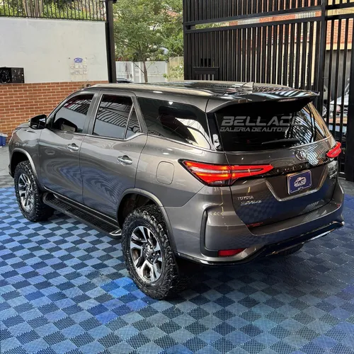 Toyota Fortuner SW4 2025 Gris Caracas