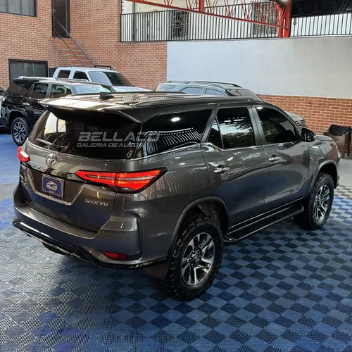 Toyota Fortuner SW4 2025 Gris Caracas