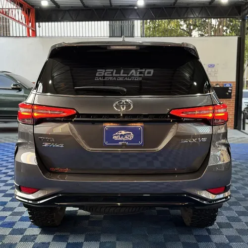 Toyota Fortuner SW4 2025 Gris Caracas