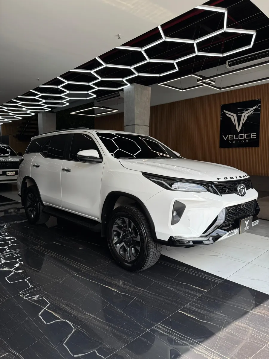 Toyota Fortuner SW4 SRX 2025 Blanco Caracas