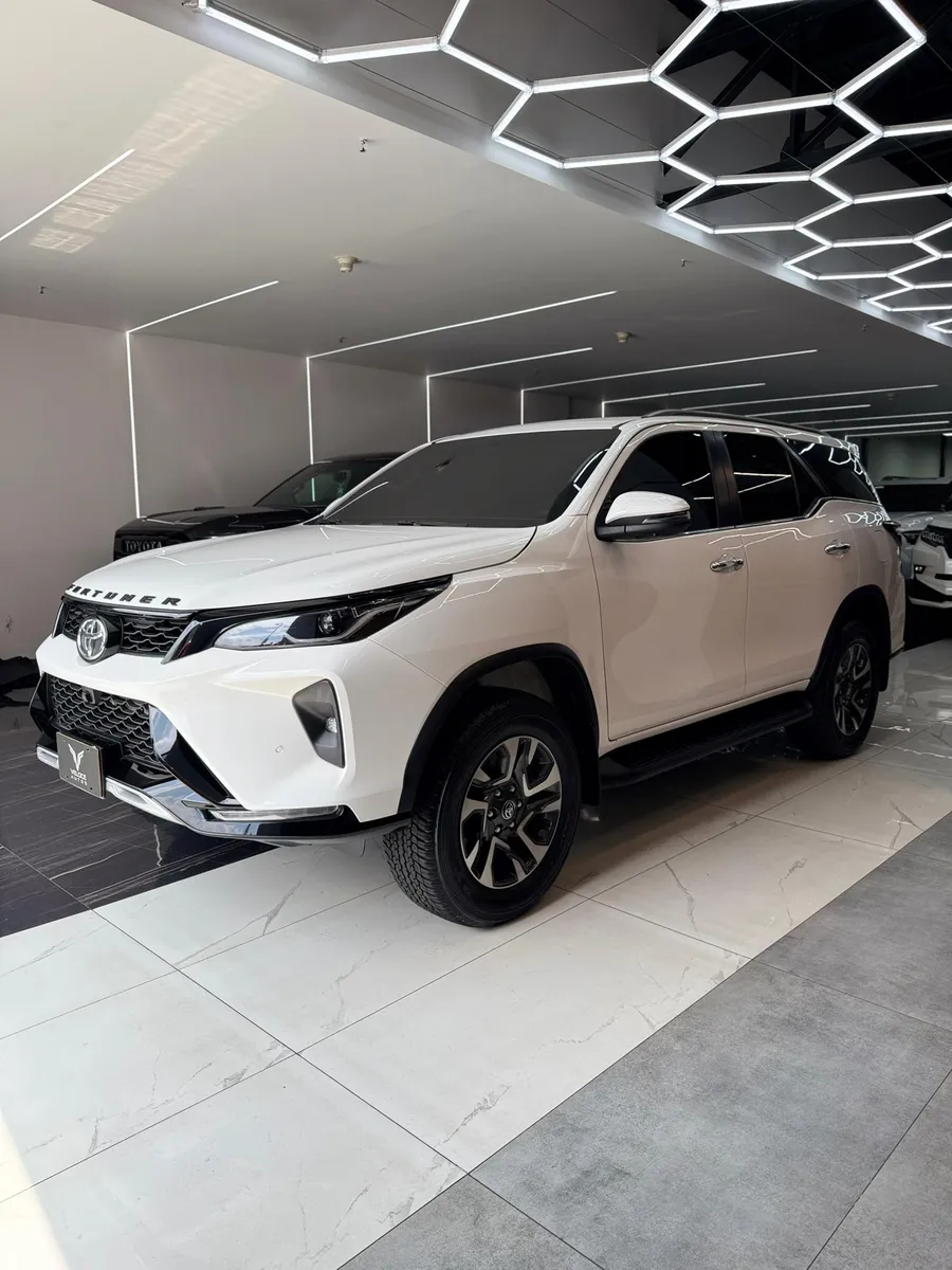 Toyota Fortuner SW4 SRX 2025 Blanco Caracas