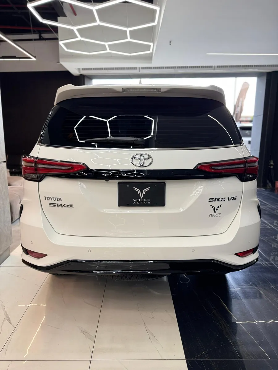 Toyota Fortuner SW4 SRX 2025 Blanco Caracas